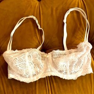 Chantelle Bra ~ 32DD